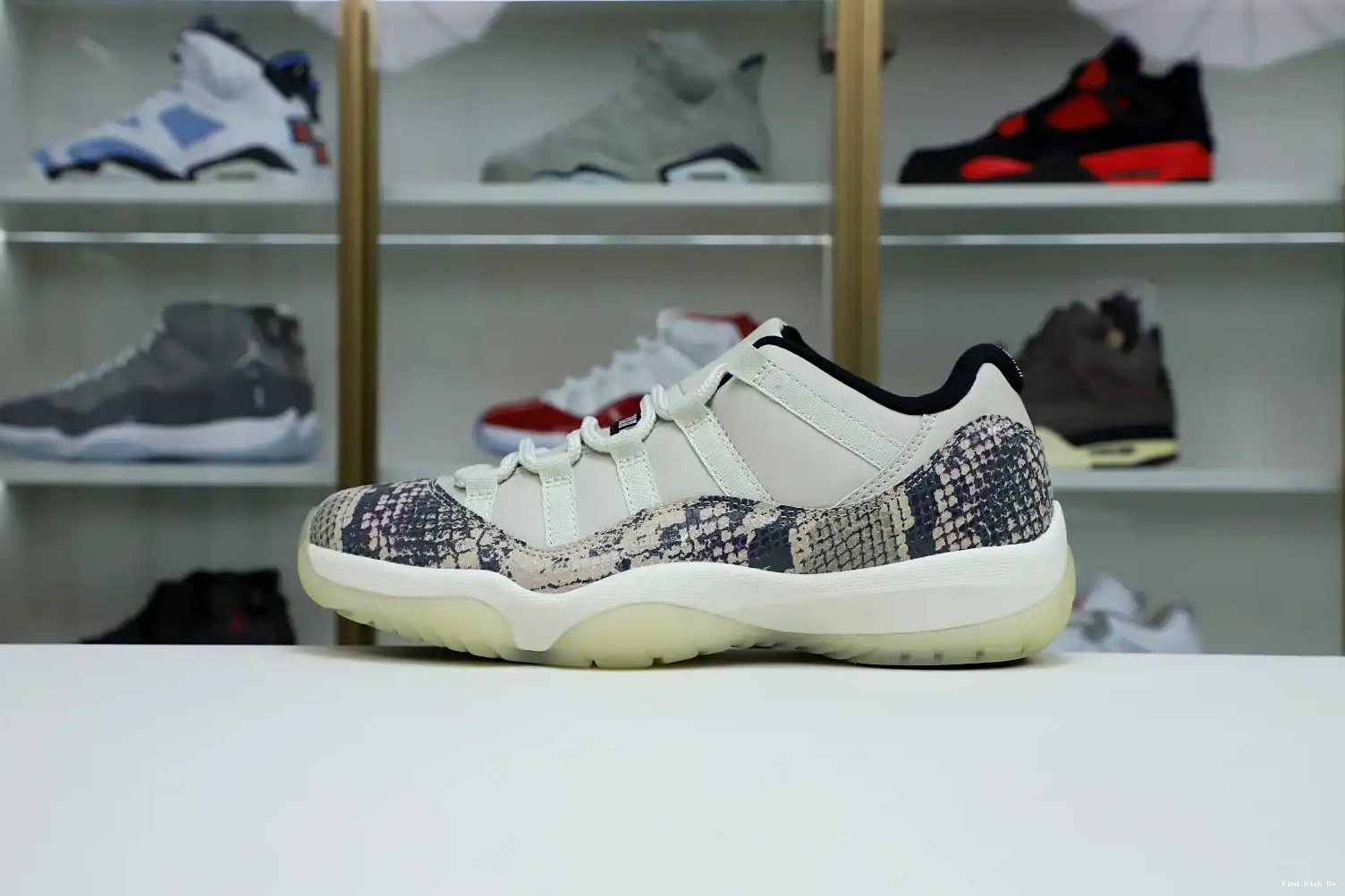 Kimikick BONE SNAKESKIN 11 LIGHT AIR JORDAN LOW 0731